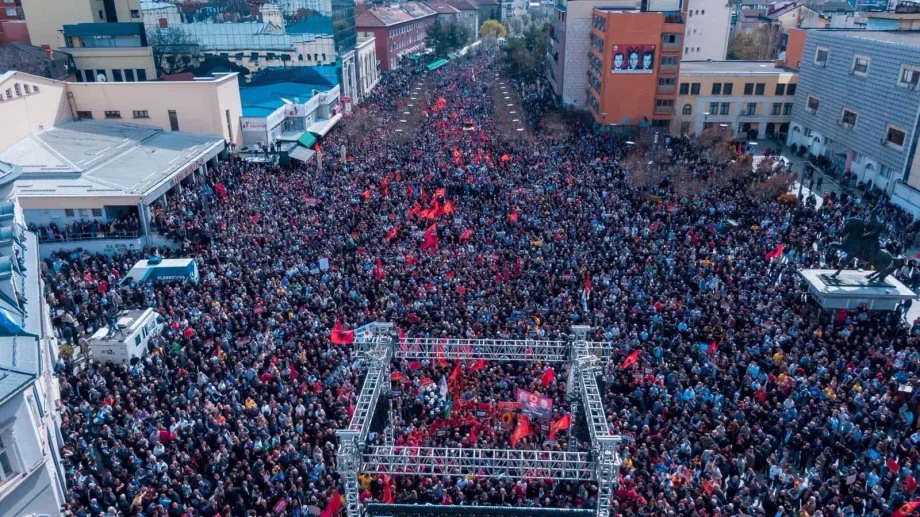 “Ora e Pritjes”: Platforma ‘Liria ka Emër’ vendos nesër ekran gjigant në Prishtinë