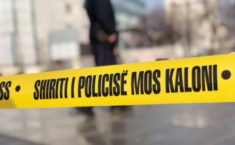 Tentativë për vrasje në Ferizaj, tre të arrestuar; viktima dërgohet në QKUK