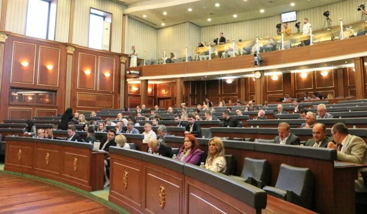 PDK i kërkon Avni Deharit të thërrasë vazhdimin e seancës nesër, 22 gusht në 11:00