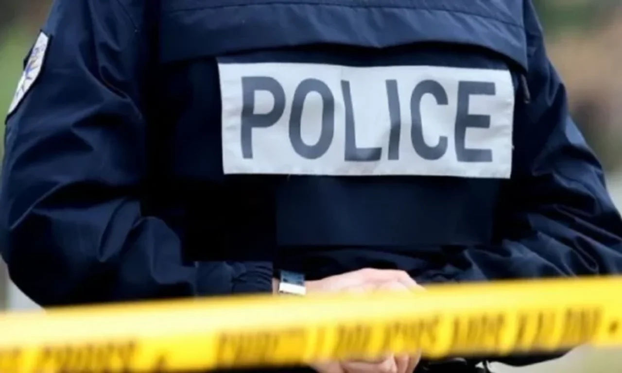 Të shtëna në Greme të Ferizajt, lëndohet një grua 66-vjeçe; policia identifikon 23-vjeçarin dhe sekuestron pushkën