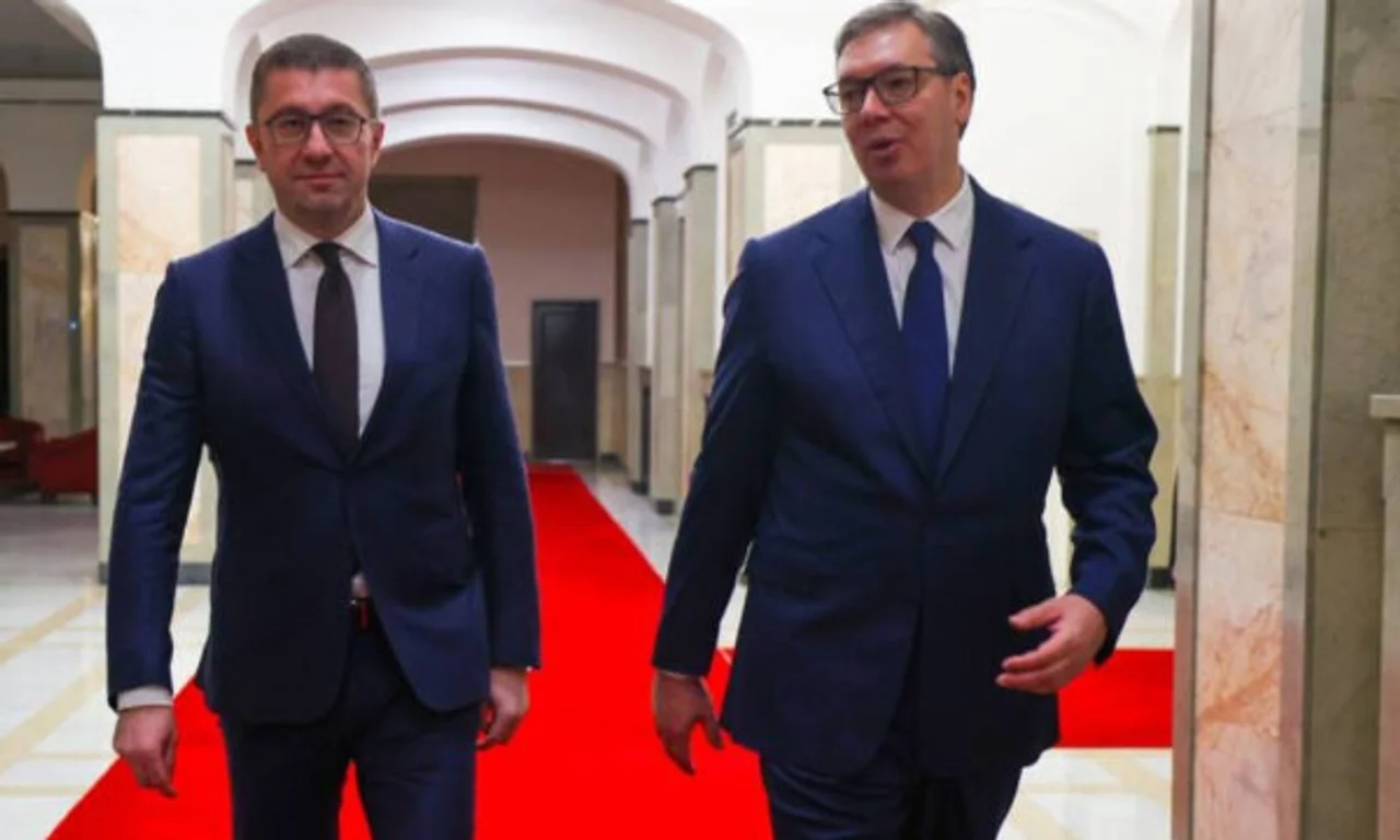 Mickoski përplaset me Vuçiqin: deklarata që i përkasin shekullit të kaluar
