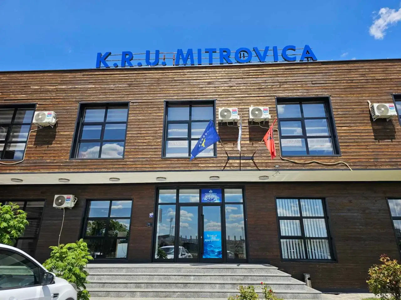 Kërcënoi punëtorët e KRU Mitrovica në Pantinë; prokuroria kërkon paraburgim