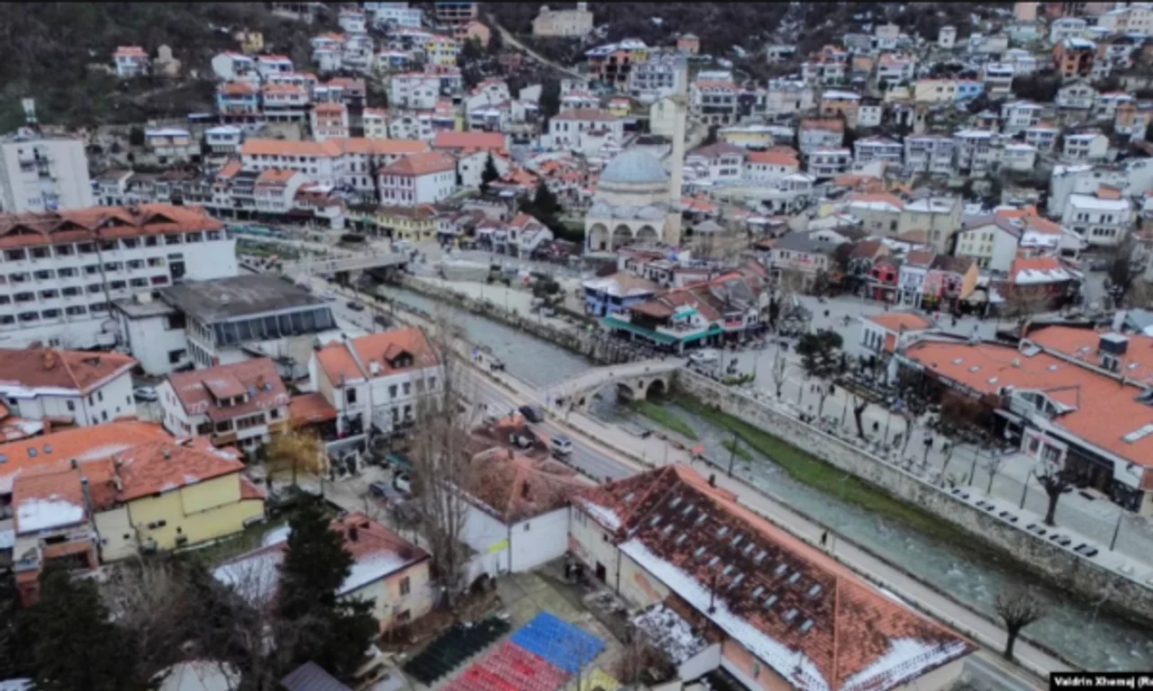 Qeveria synon t’i zotërojë pronat publike, komunat ankohen