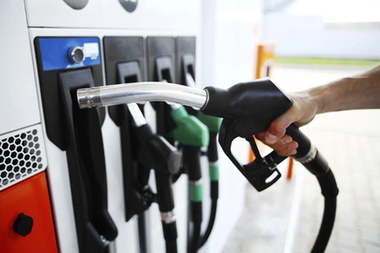 Benzina 1.49€/l, nafta 1.76€/l: çmimet maksimale hyjnë sot nga ora 10:00