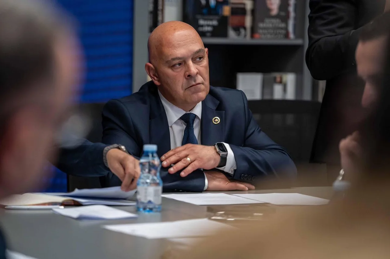 Kriza energjetike, Gjini: Po shesim qymyr e blejmë rrymë 100 fish më shtrenjtë