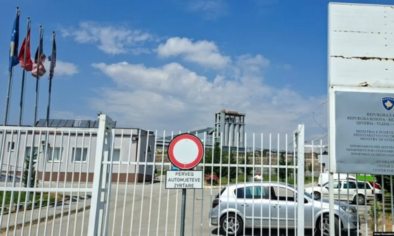 Shtetasi iranian kërkon azil pas ndalimit në aeroportin ‘Adem Jashari’