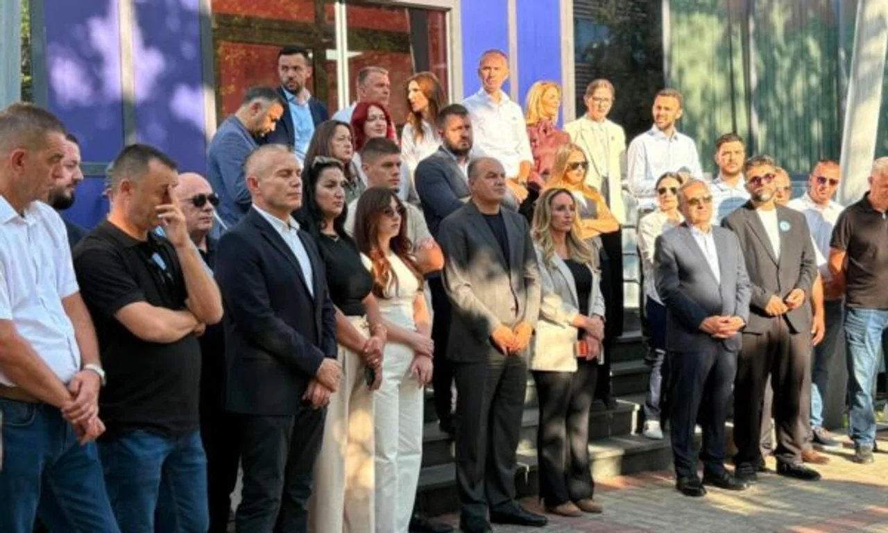 PDK paralajmëron protesta masive pas gjashtë ditësh bllokade të hyrjes së Qeverisë
