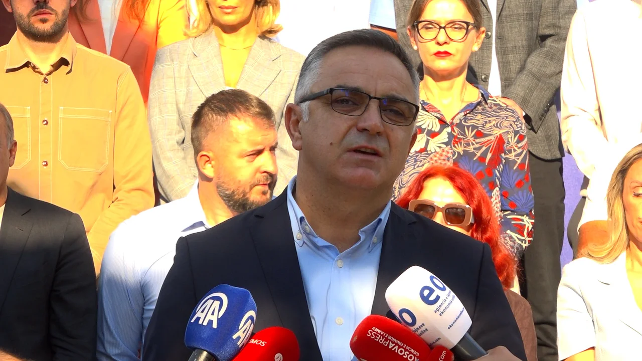 PDK dhe Aleanca bllokojnë hyrjen e Qeverisë, Tahiri: Po ngrisim vetëdijen