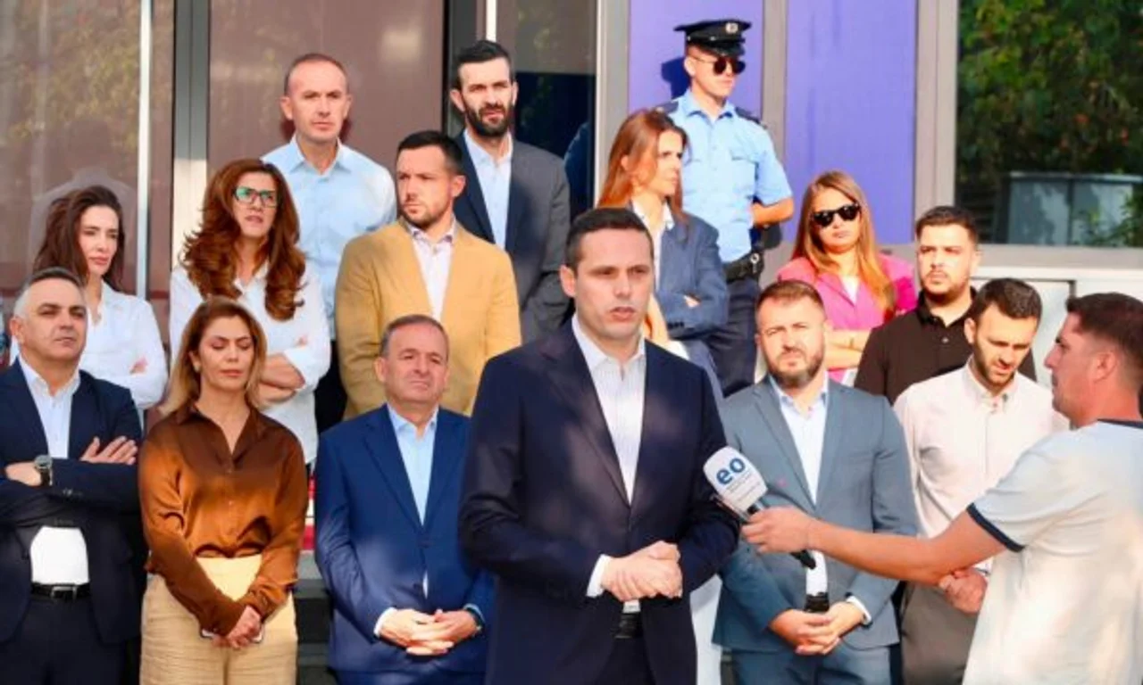 Gruda paralajmëron protesta masive për zhbllokimin e Kuvendit