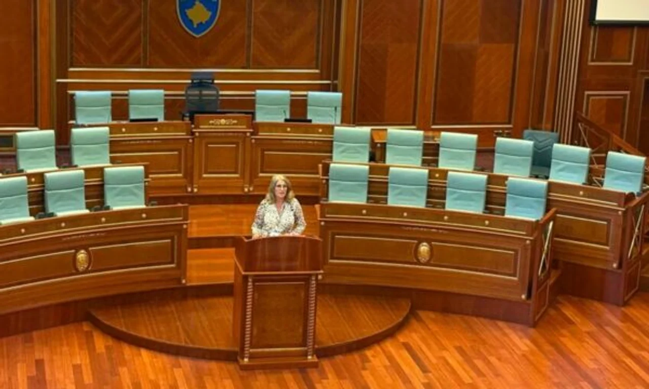 Teuta Haxhiu kritikon dërgimin e vagonëve për riparim në Serbi