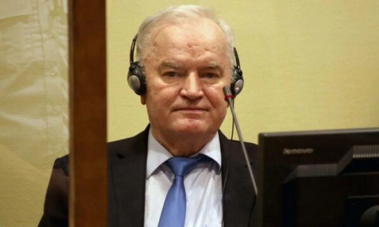 Raportohet se vdes Ratko Mladiqi, i dënuar për gjenocidin në Srebrenicë