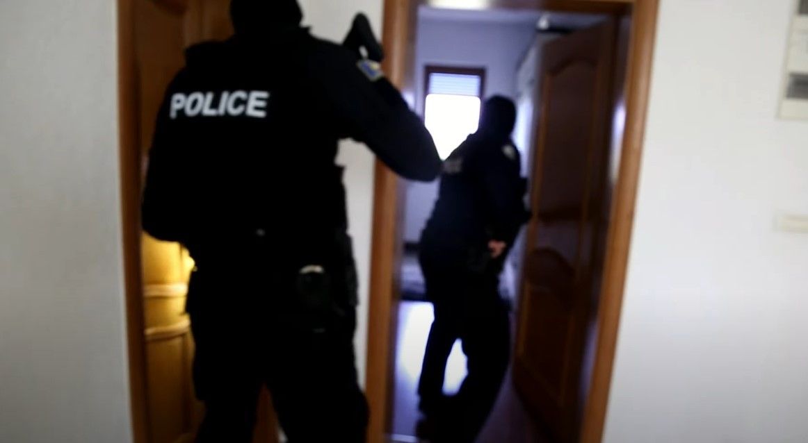 Arrestohet 18-vjeçarja e dyshuar për sulm ndaj një 12-vjeçareje në Mitrovicë