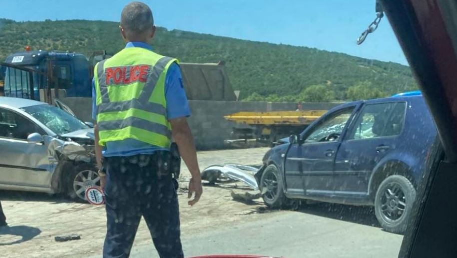 Aksident në Malishevë: automjet pa u siguruar përplaset në lokal, nuk ka persona të lënduar