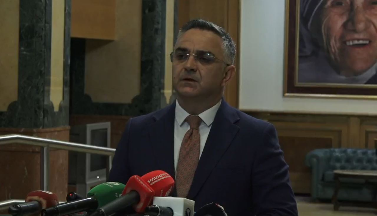 Tahiri: Shitja e thëngjillit në RMV, shkelje e ligjit dhe tejkalim kompetencash