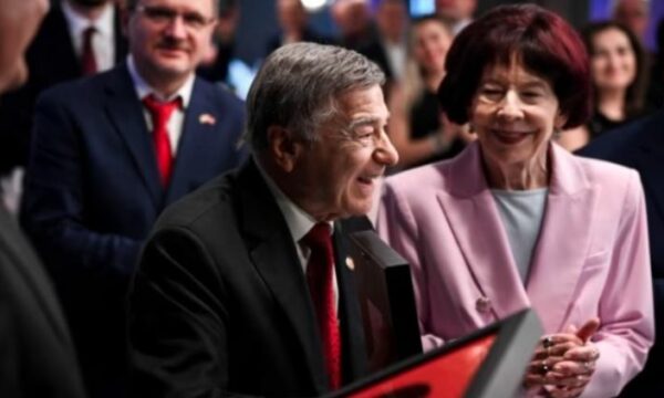 Joe dhe Shirley DioGuardi marrin sot shtetësinë e Kosovës
