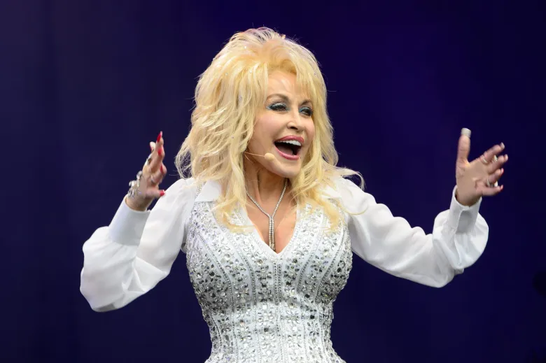 Dolly Parton ndahet nga jeta në moshën 80-vjeçare pas betejës me kancerin