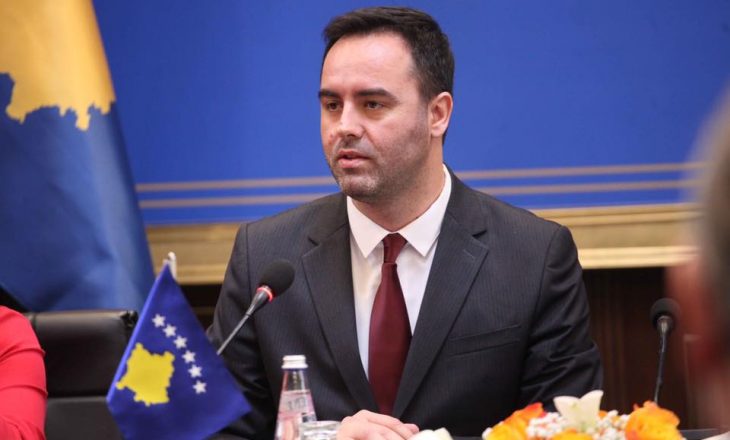 Glauk Konjufca lirohet nga akuza për gazin lotsjellës në Kuvend