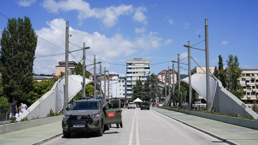 KFOR sqaron kush vendos për hapjen e Urës së Ibrit