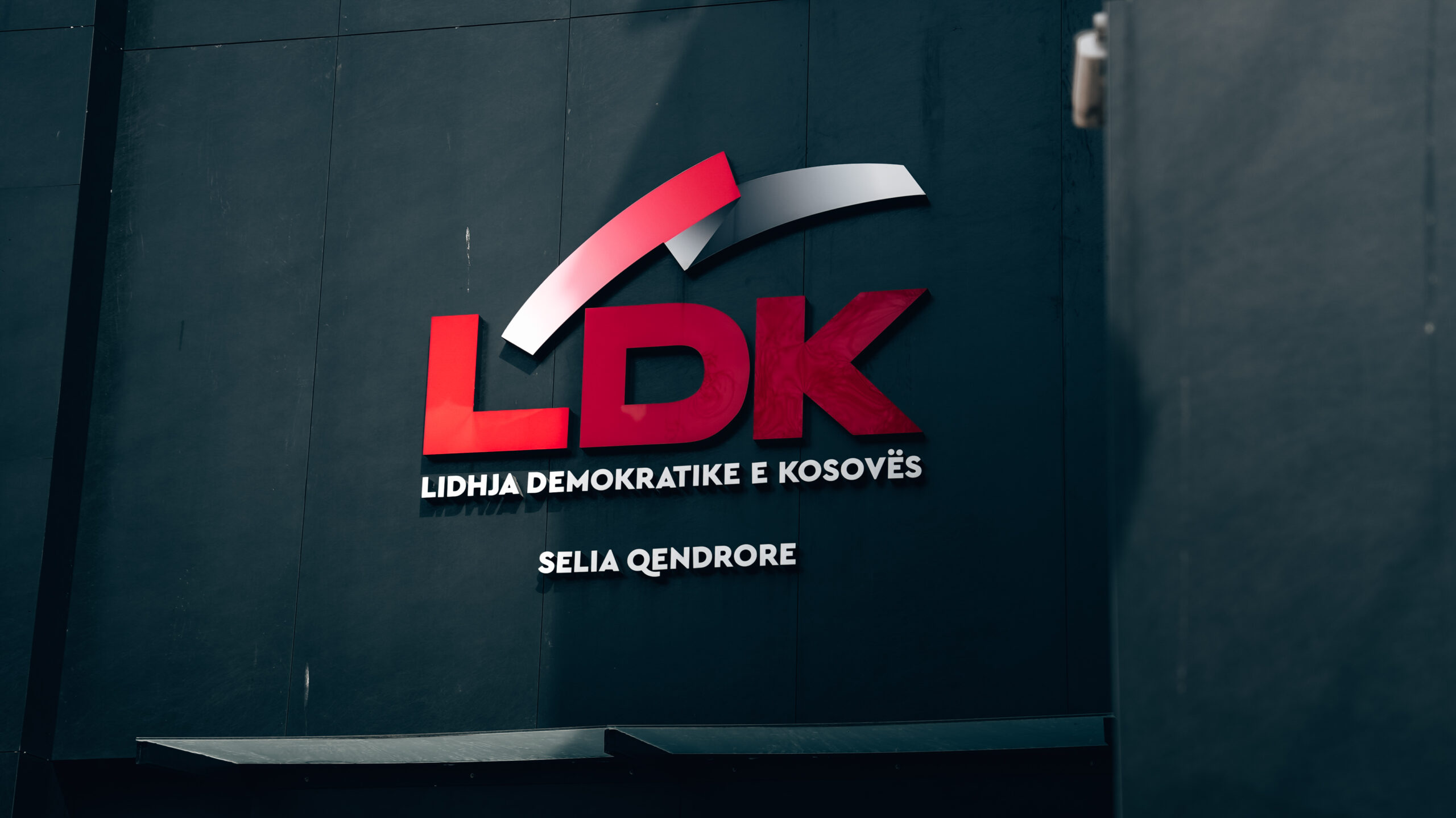 Foto: LDK i bën thirrje LVV-së: Thërrasni sonte seancën për të respektuar afatin e Gjykatës Kushtetuese