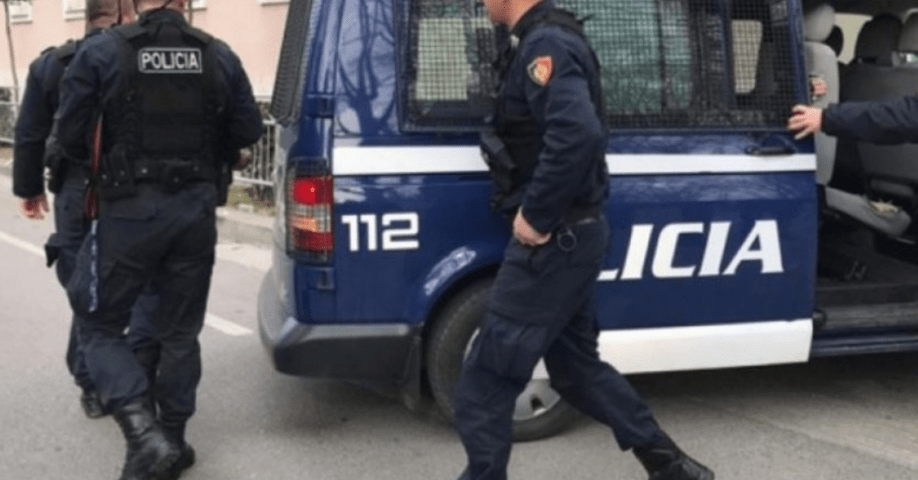 Një i ri rreth 20 vjeç u vra me armë zjarri në Korçë; autori i dyshuar në arrati