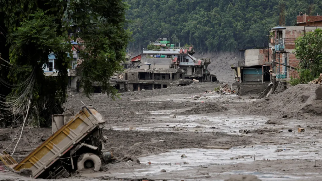 Mbi 1 mijë të zhdukur pas përmbytjeve katastrofike në Nepal