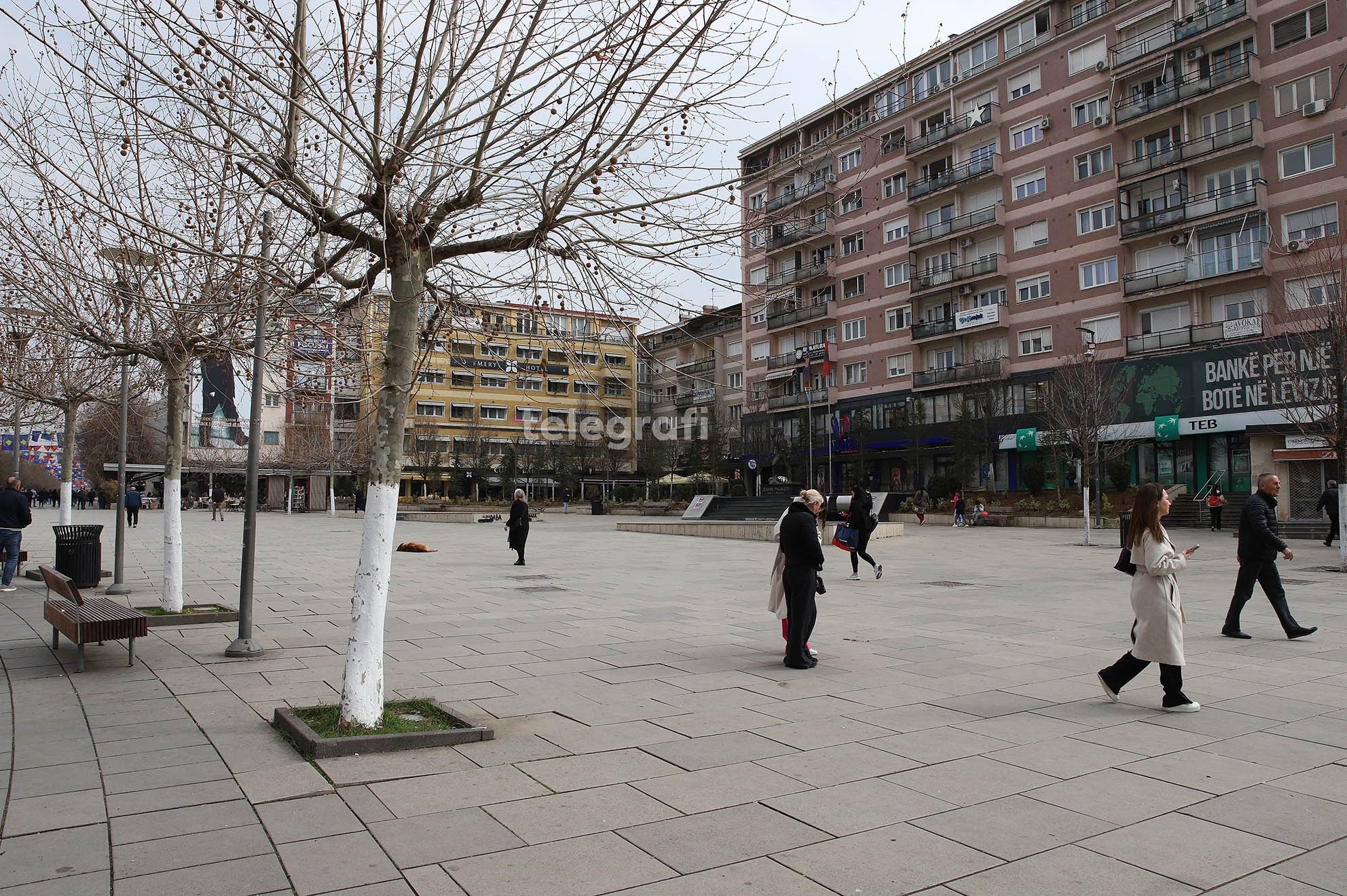 Grabitje me thikë në një market në Prishtinë, kërcënohet 16-vjeçarja