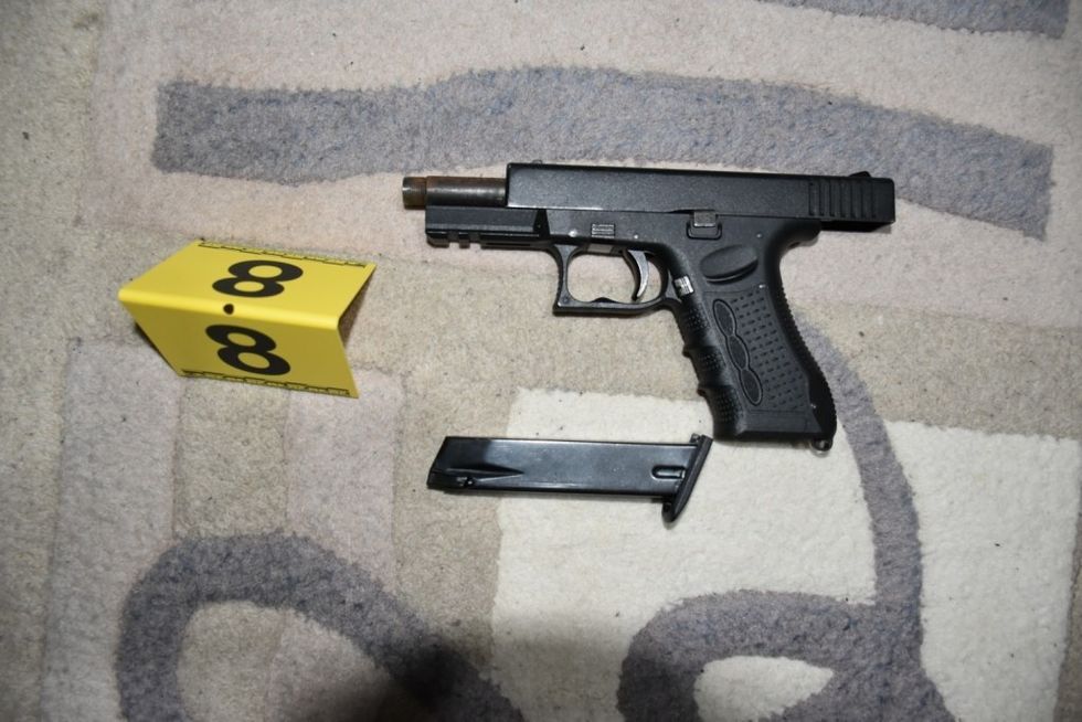 Policia konfiskon armë në tri raste në Podujevë, Fushë Kosovë e Prishtinë