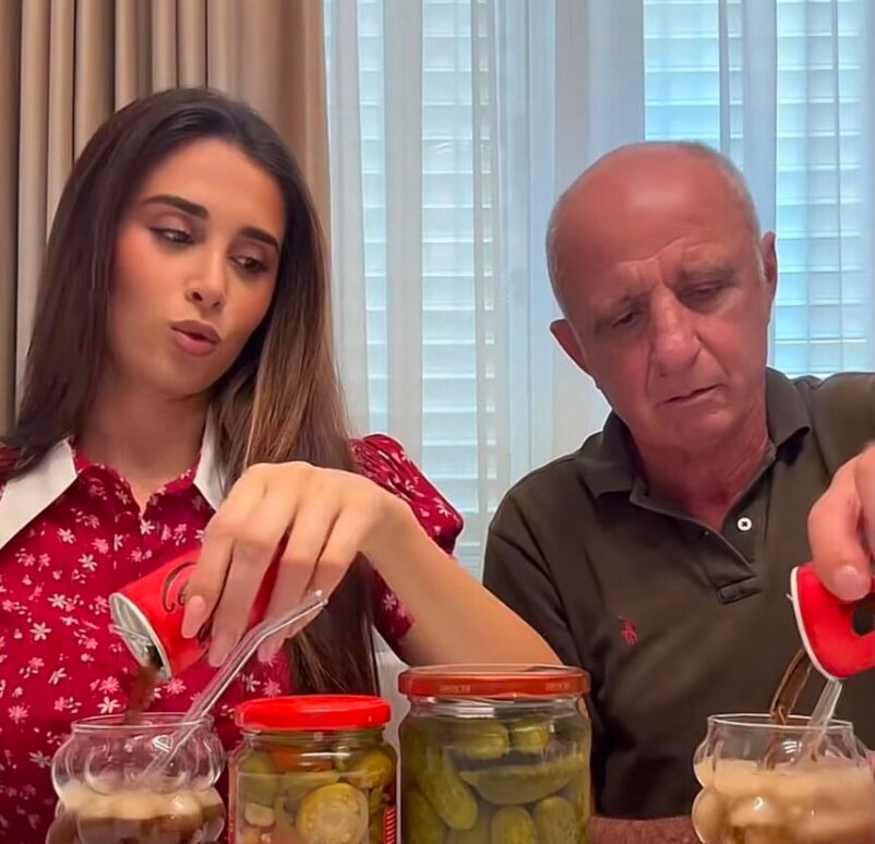 Jori Delli dhe babai i saj provojnë pijën virale të Dua Lipës