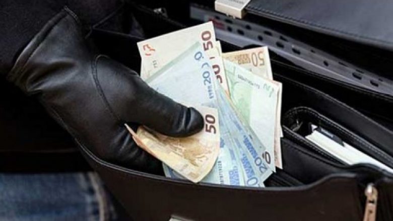 Dyshohet se në pompën IP në Prishtinë u grabitën rreth 430 euro