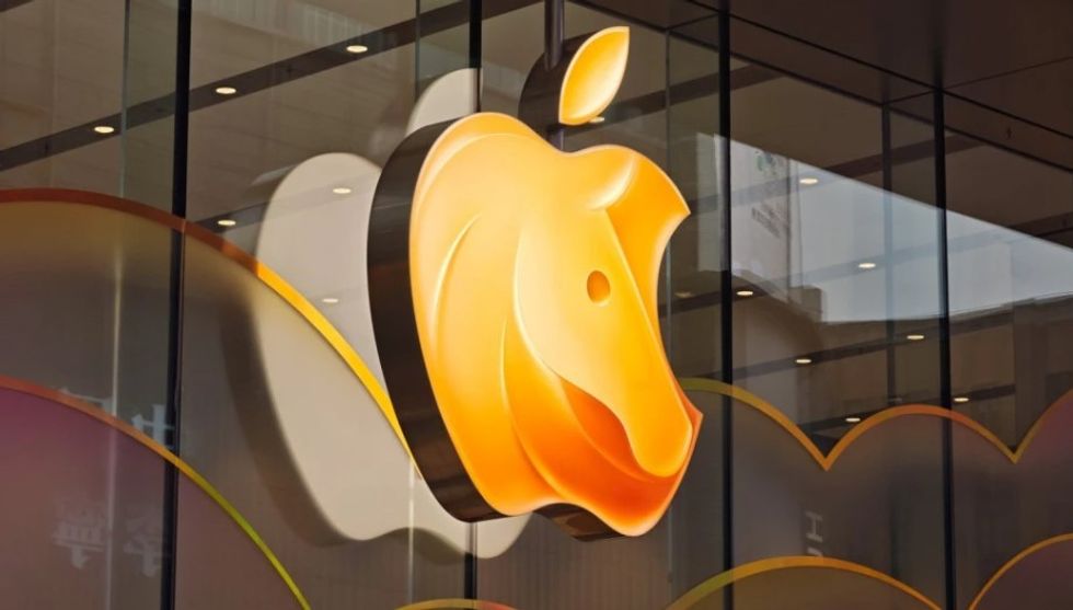 Sipas Bloomberg, Apple pritet të prezantojë iPhone 18 dhe një telefon palosshëm