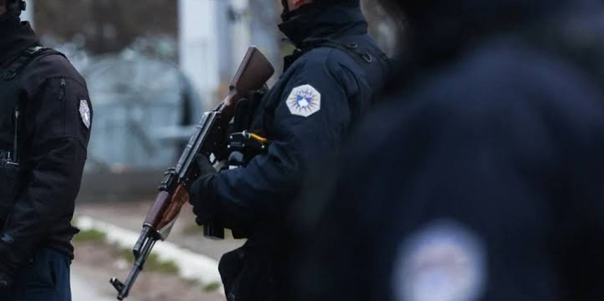 Bastisen dy lokacione në Prishtinë, konfiskohen dy revole dhe 230 fishekë