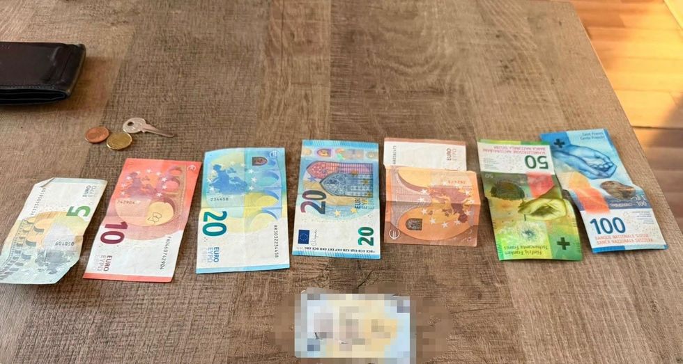 Qytetari dorëzon portofolin në Shtime; policia i kthen 150 CHF dhe 105 € pronarit