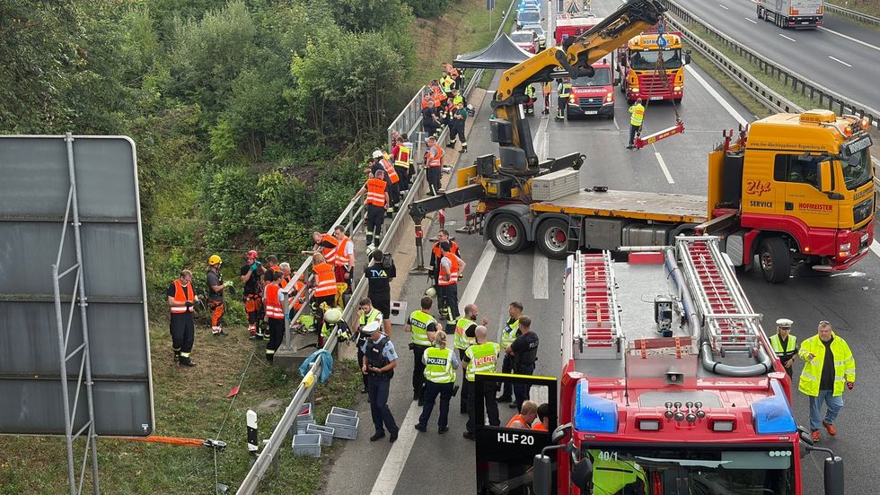 Foto: Tre anëtarë të një familjeje nga Komogllava humbin jetën në aksident në A3 pranë Nittendorfit