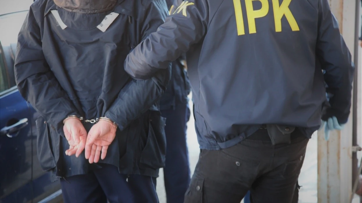 Zyrtari policor arrestohet në Gjilan, dyshohet për sulm dhe kanosje