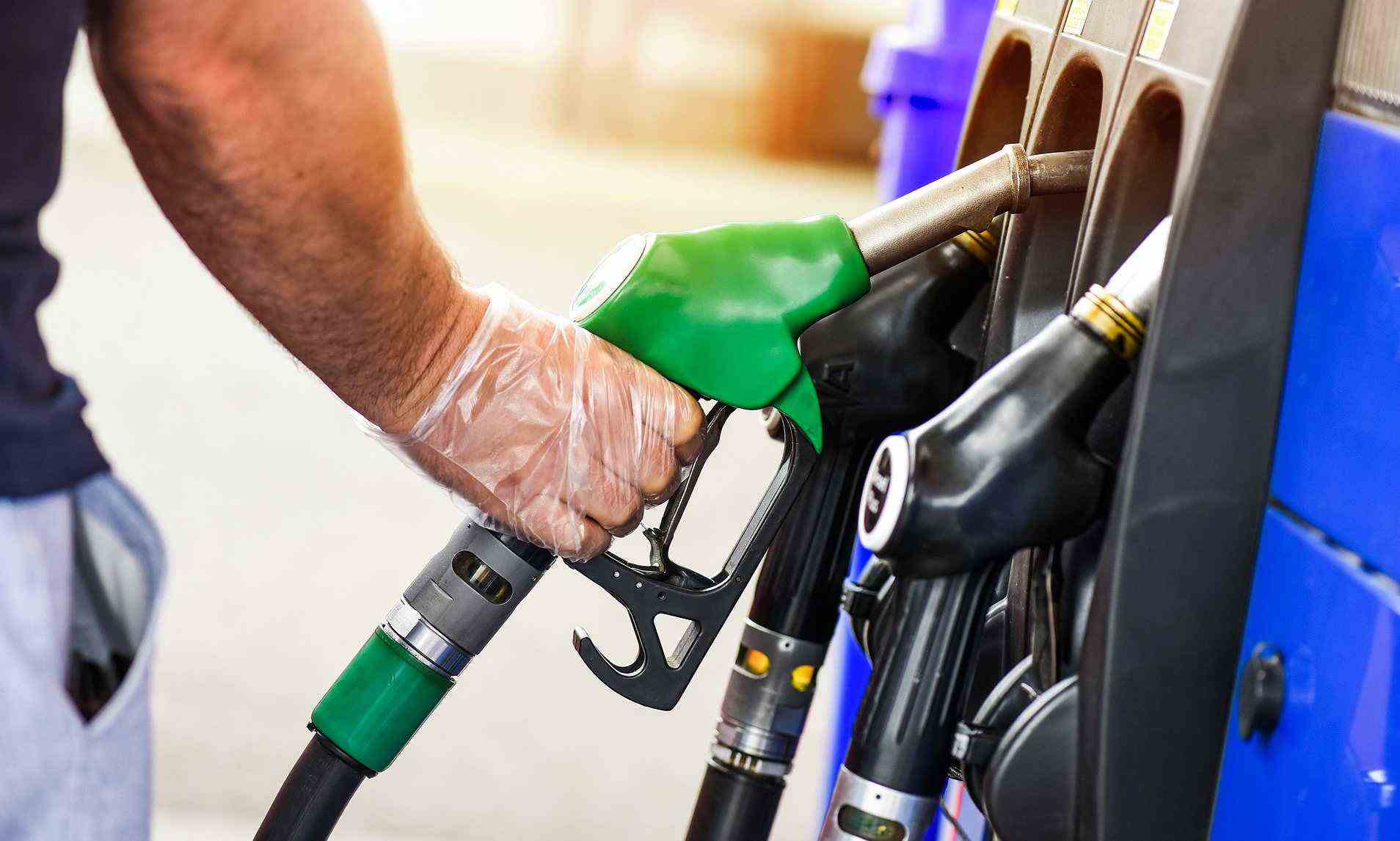 Nafta shtrenjtohet për të katërtën ditë, sot shitet deri në 1.79 €/l
