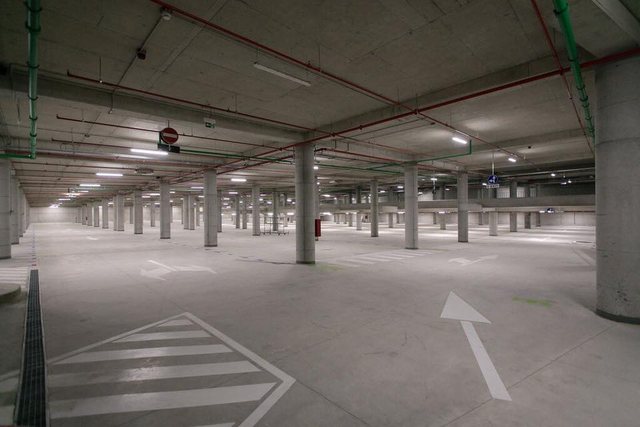 Kapet 20-vjeçari te parkingu i Katedrales, sigurimi i prish planin për bateritë e gjeneratorëve