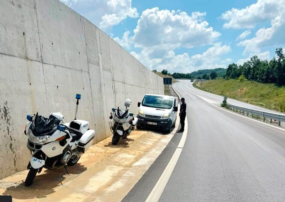 Policët me motorë shqiptojnë 61 gjoba në rajonin e Ferizajt, kontrolle të shtura në rrugë