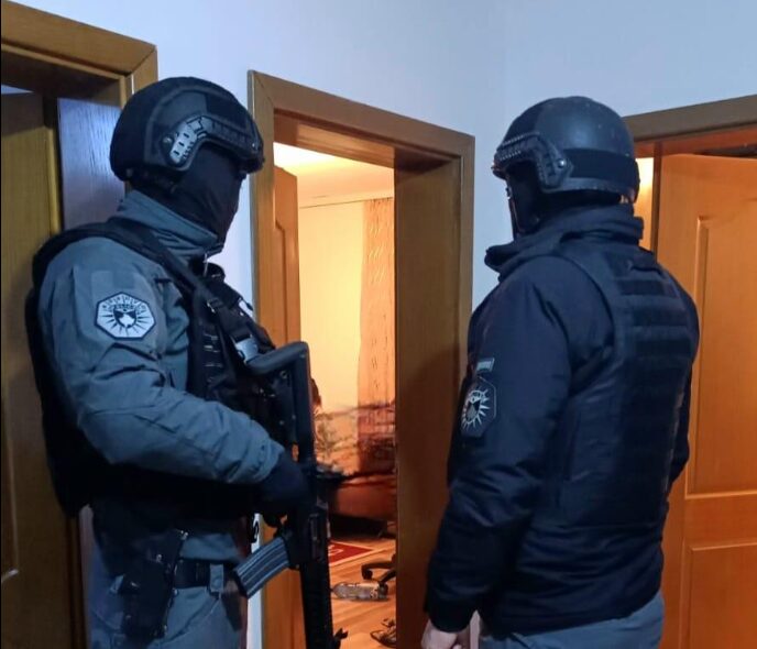 Arsenal armësh në një shtëpi në Prishtinë, ndalohet 72-vjeçari