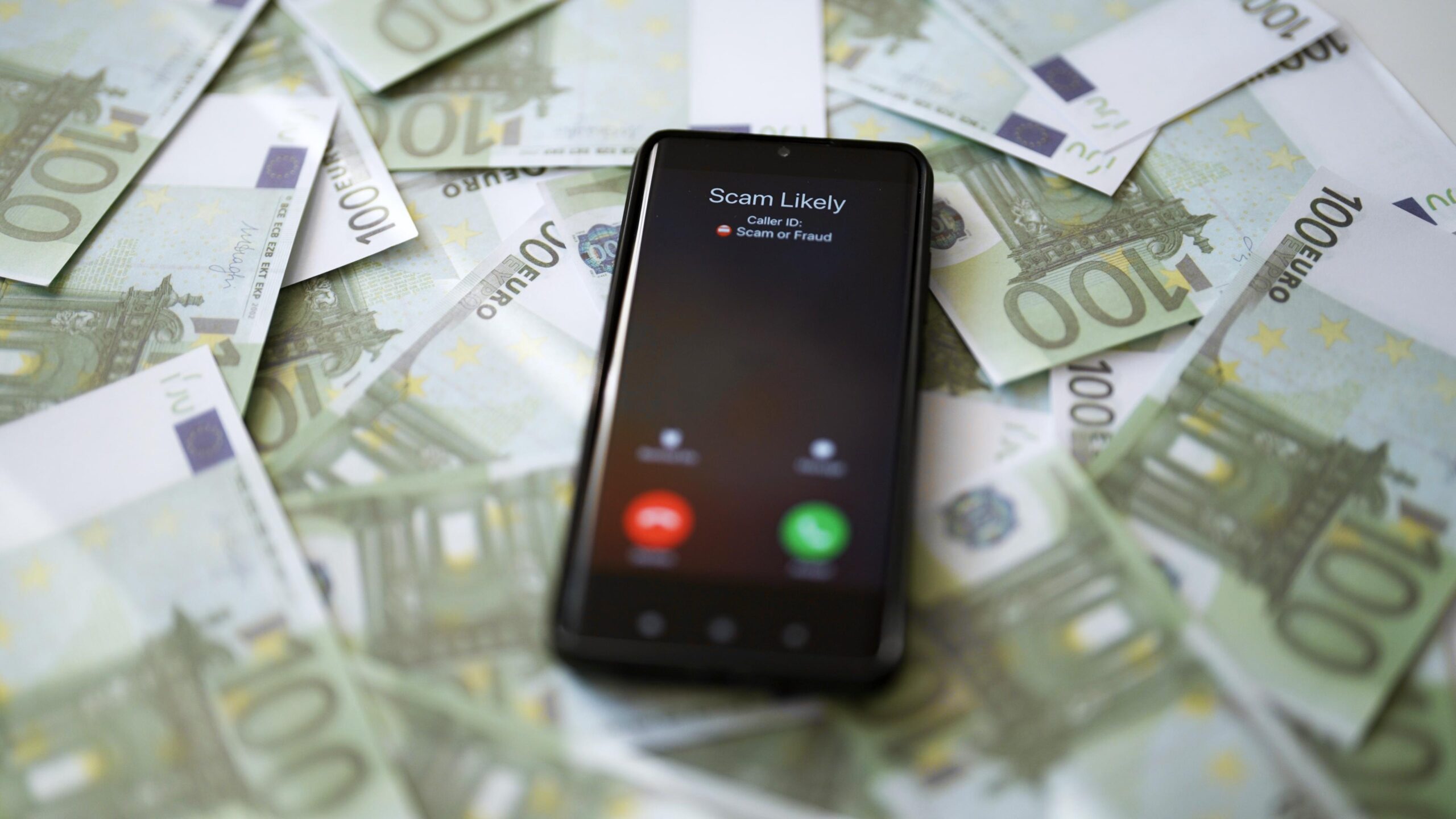Mashtrimi me inteligjencë artificiale i kushton 100 mijë euro një 70-vjeçari në Tiranë