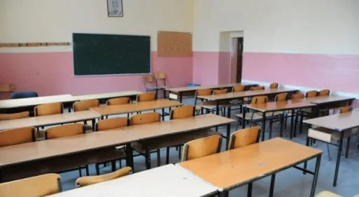 Mësimi nisi pa tekste për shumë nxënës, kritikohet Ministria