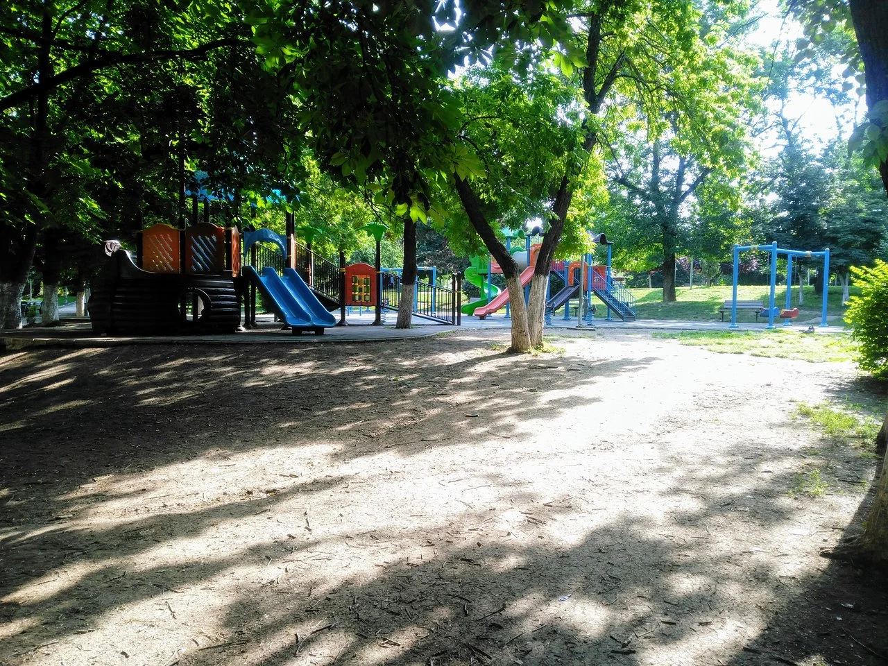 45-vjeçarja dyshohet se ndoqi fëmijët me sëpatë në parkun e Prishtinës