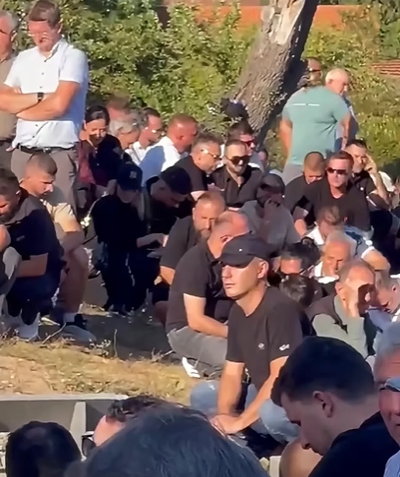 Gjesti, Gimbo dhe Selin marrin pjesë në lamtumirën e Laurentit