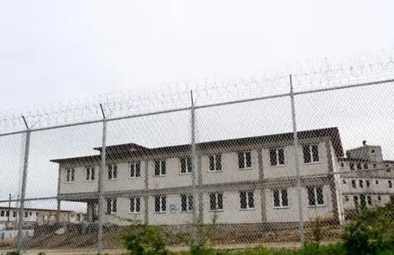 I burgosuri sulmon dy zyrtarë korrektues në burgun e Gërdocit