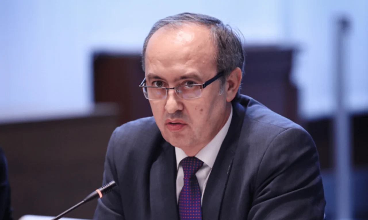 Hoti publikon fotot e Shalës dhe Bajramit me simbolin e LDK-së