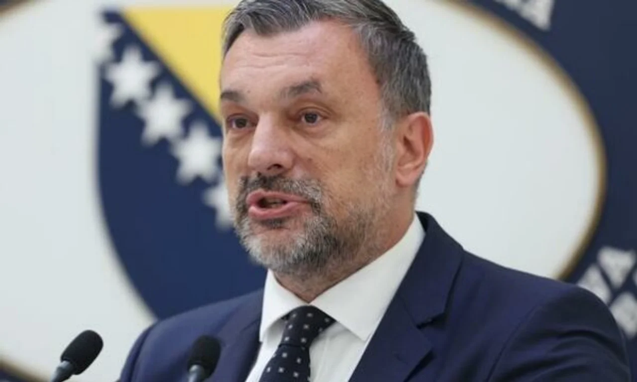Bosnja dëbon dy diplomatë serbë dhe u jep 48 orë të largohen
