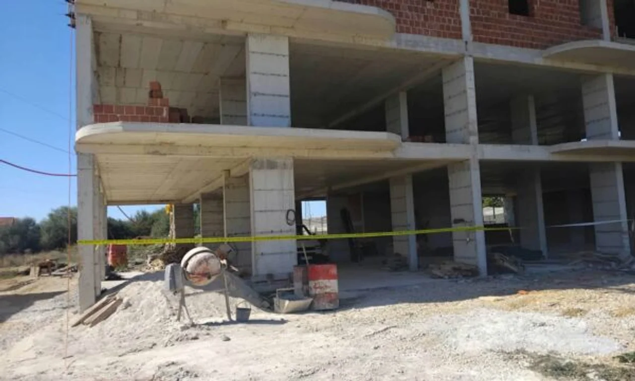 Ndalohen punimet në dy kantiere në Drenas dhe Gjakovë