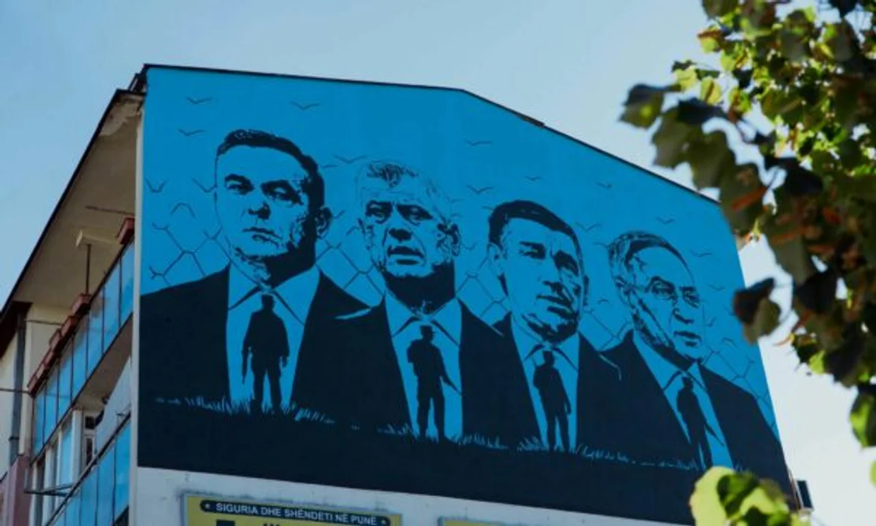 Murali i krerëve të UÇK-së zbulohet në Prishtinë
