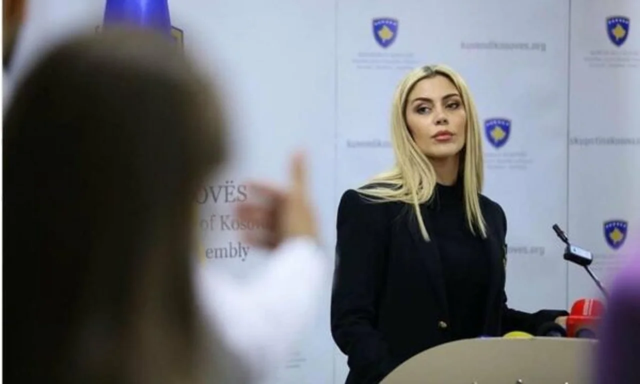 Deliu-Kodra akuzon VV-në për bllokim të Kuvendit pas votimit të dështuar