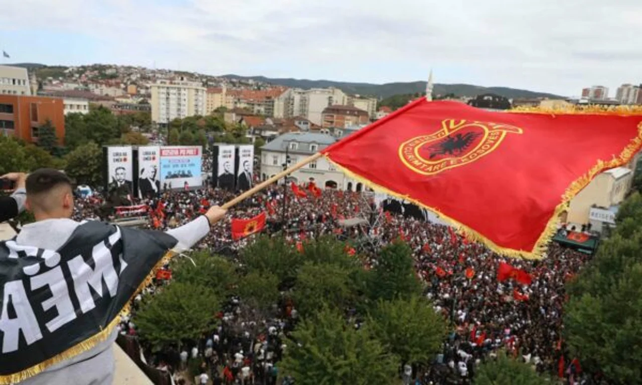 Mijëra njerëz në Prishtinë në Marshin për Liri para aktgjykimit në Hagë