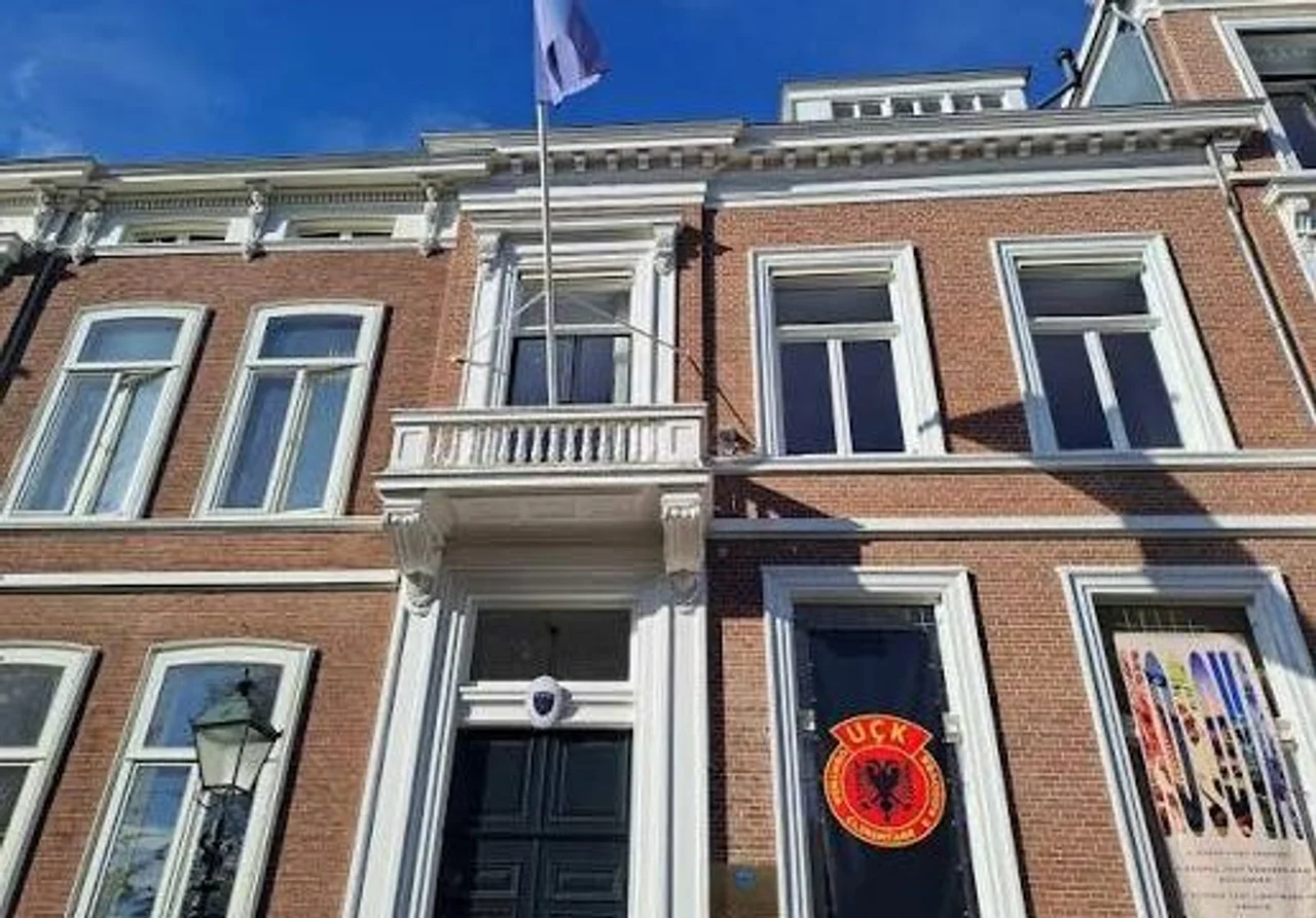 Ambasada në Hagë kërkon qetësi pas aktgjykimit ndaj katër ish-krerëve të UÇK-së
